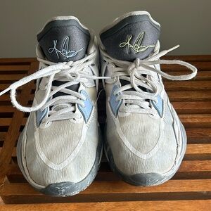 Nike   Kyrie Infinity Shoes Boys Size 5.5Y White Basketball Sneakers DD0334-102